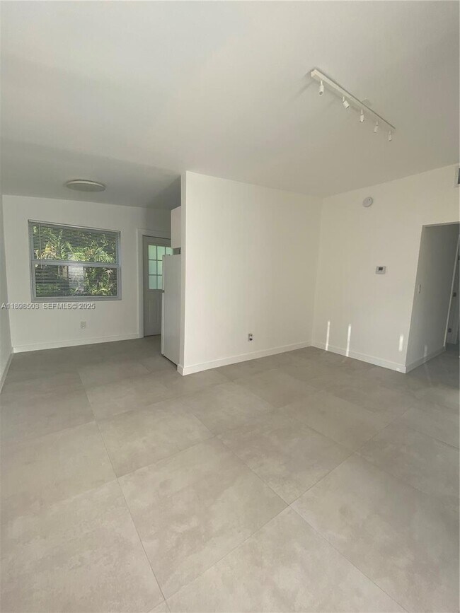 Building Photo - 2011 NE 167th St