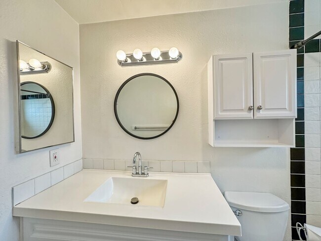 Building Photo - Immaculate Single-Level Home