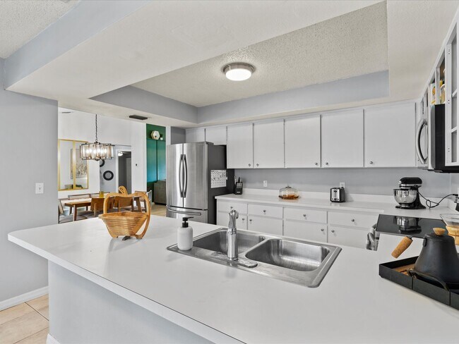 Building Photo - 5884 Milton Ave