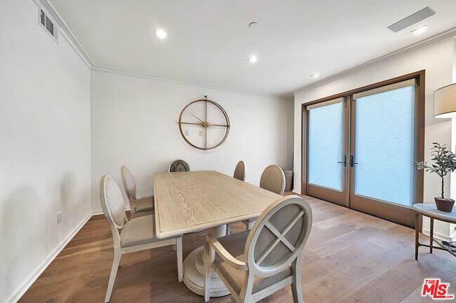 Building Photo - 132 N Swall Dr