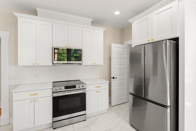 Building Photo - 123 E 55th St