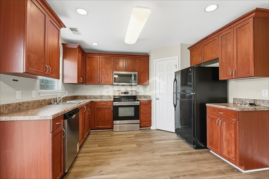 Building Photo - 122 Spring Lakes Dr
