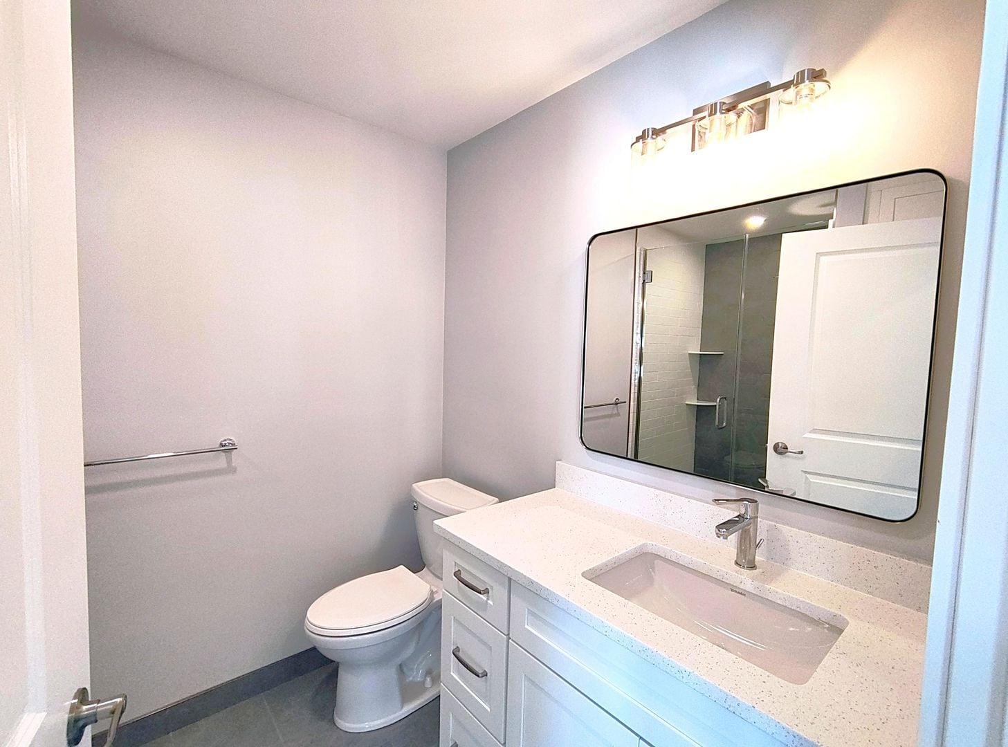 Building Photo - 34-34 W Valley Cir