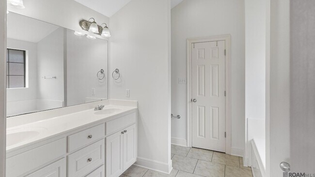 Building Photo - 12237 Spring Valley Dr