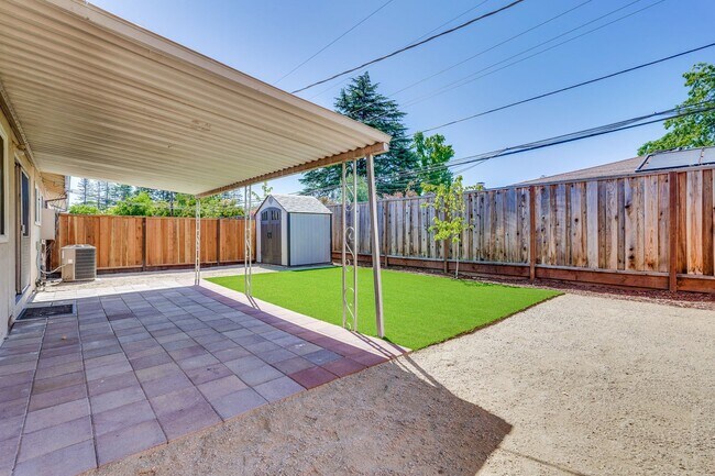 Building Photo - 800 W Hacienda Ave