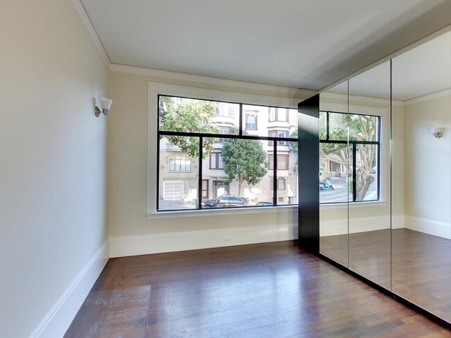 Building Photo - 2041 Hyde St
