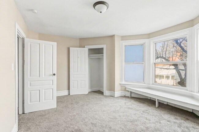 Building Photo - 5 bedroom, 2 bathroom house in downtown Carlisle