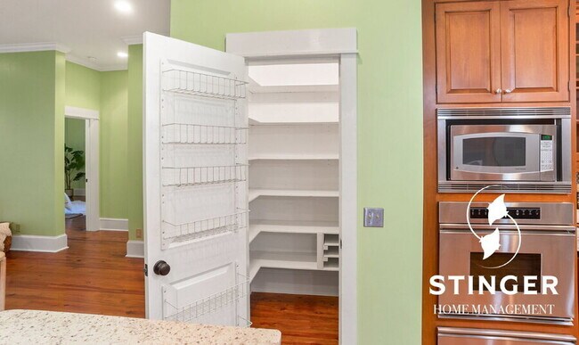 Building Photo - 14 Hayek St