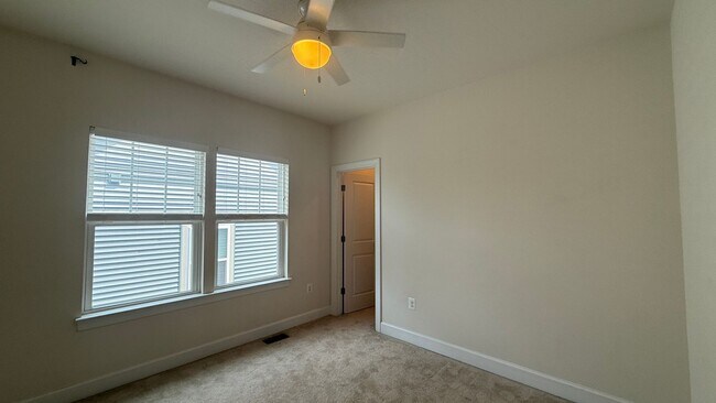Building Photo - Craftsman-Style Home in Embrey Mill