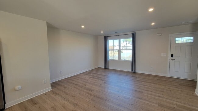 Building Photo - 207 Maggys Wy