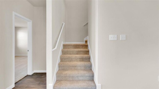 Building Photo - 128 Palo Pinto Dr