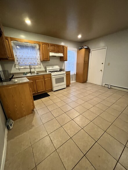 Primary Photo - 128 Elwood Ave