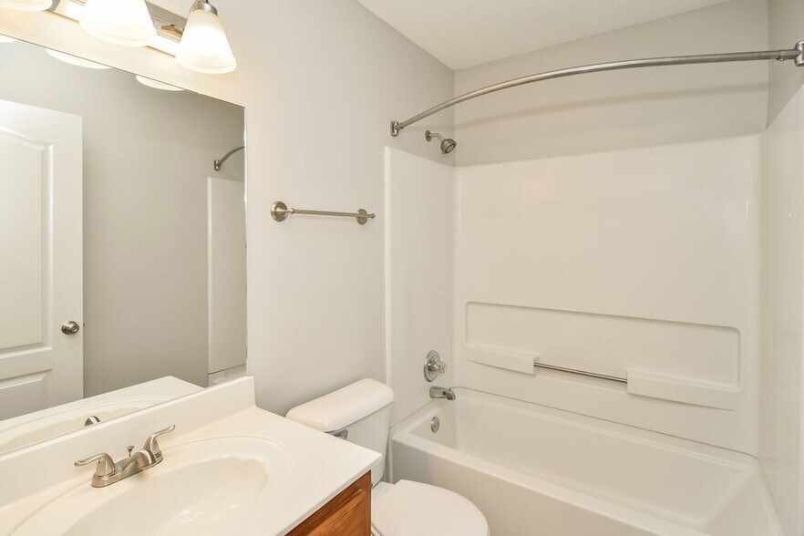 Building Photo - 5808 Shiloah Cove S