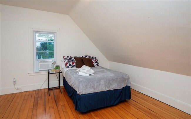 Building Photo - 3-14 Belair Ave