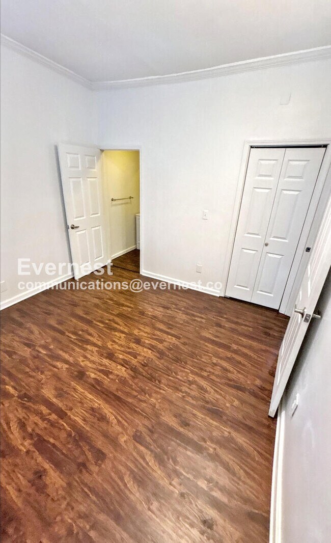 Building Photo - 3 Bed/2 Bath Home with Fenced Yard / Available Now!