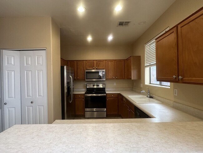 Building Photo - FOR LEASE – 3 BEDROOM, 2.5 BATH TWO STORY HOME WITH COMMUNITY POOL