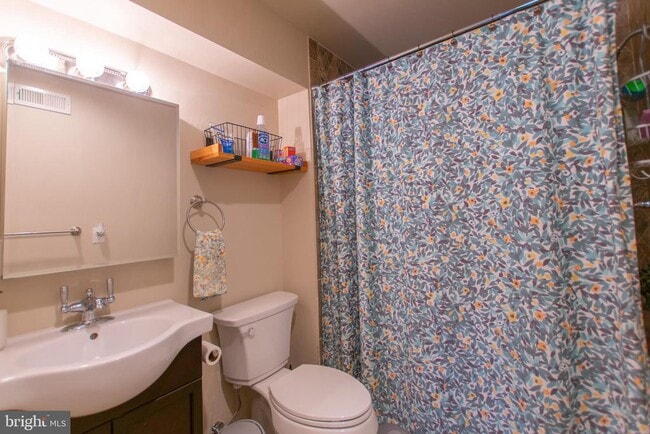 Building Photo - 1814 Christian St