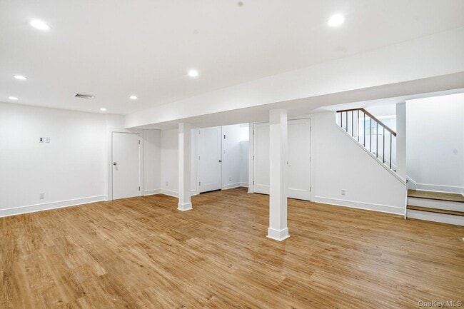 Building Photo - 71 Henry Ave