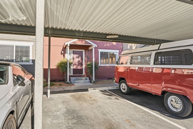 Building Photo - Remodeled 2 Story 3 Bed 1.5 Bath Townhome in Mountain View