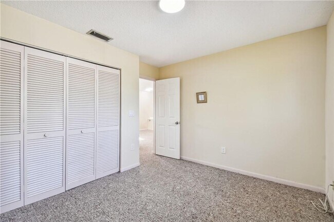 Building Photo - 541 NW 205th Ave