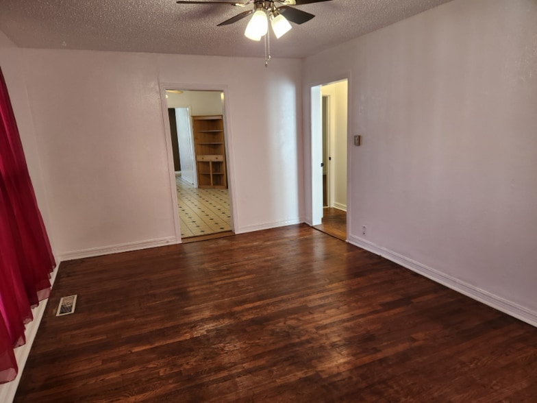 Building Photo - 607 3rd Ave NW