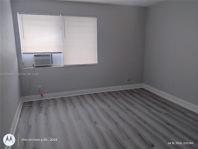 Building Photo - 4321 W Hallandale Beach Blvd