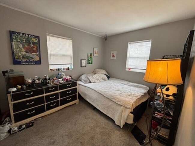 Building Photo - 2 BED | 1 BATH | SINGLE-LEVEL | SINGLE GARAGE | SOUTH