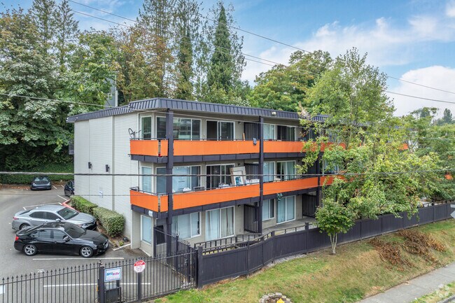 Building Photo - Innsbruck Apartments