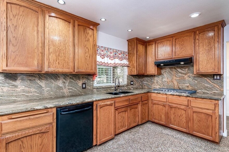 Building Photo - 17323 Anaconda Rd