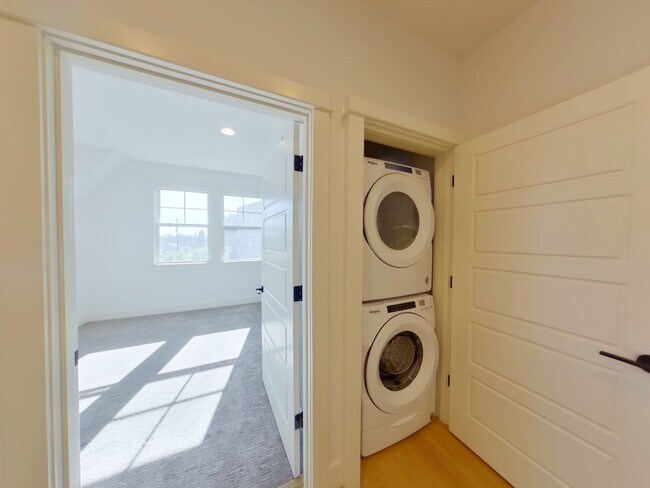 Building Photo - 2790 NW Harrison Blvd