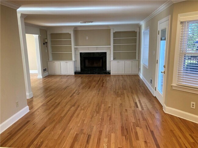 Building Photo - 1281 Lake Washington Dr NW