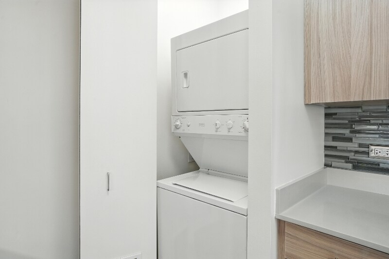 Building Photo - 531 N Kingsbury St