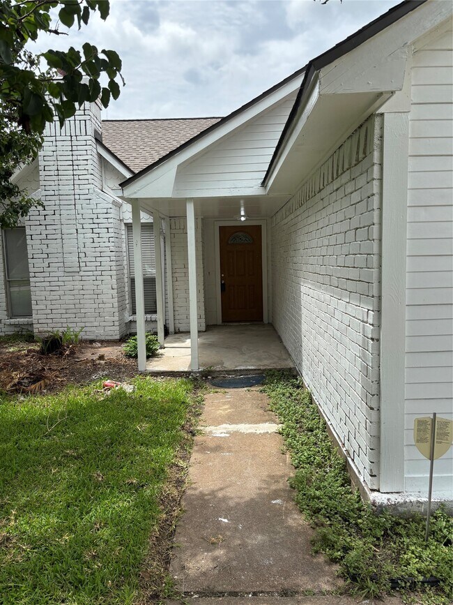 Building Photo - 2514 Radcliffe Dr