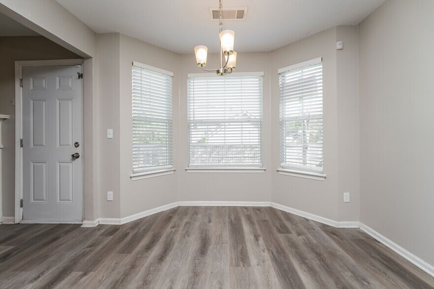 Building Photo - 7211 Mill Arbor