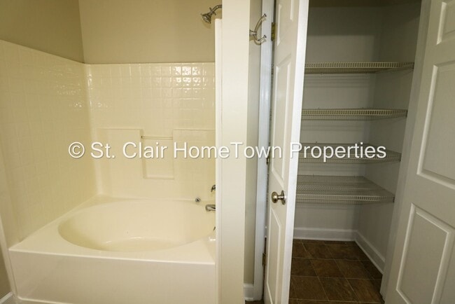 Building Photo - Great Family Home