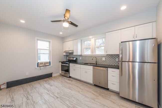 Building Photo - 72 Claremont Ave