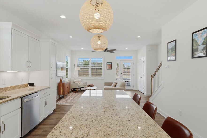 Building Photo - 4744 Siddons Dr