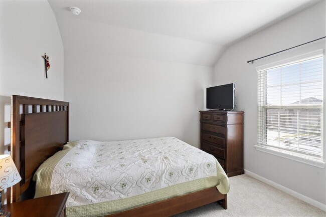 Building Photo - 515 Round Lake Dr