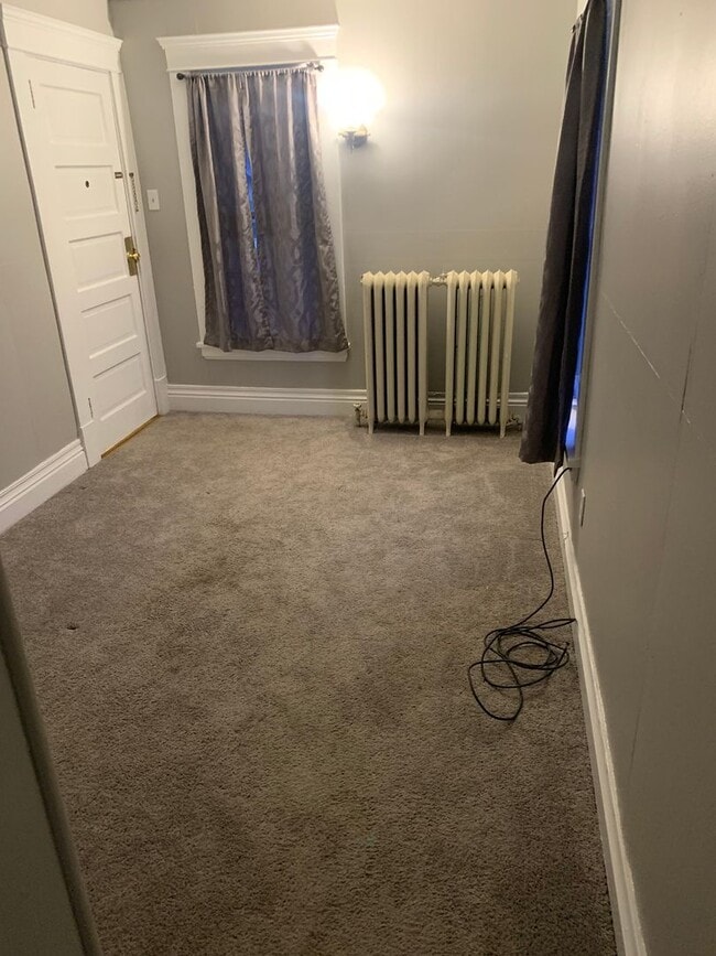 Building Photo - Utilities included 1 bedroom upper Corning ***No Pet Dogs***