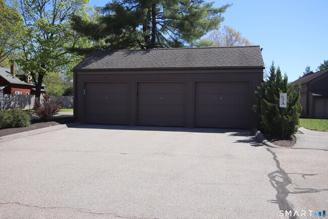 Building Photo - 53 Hollister Way N