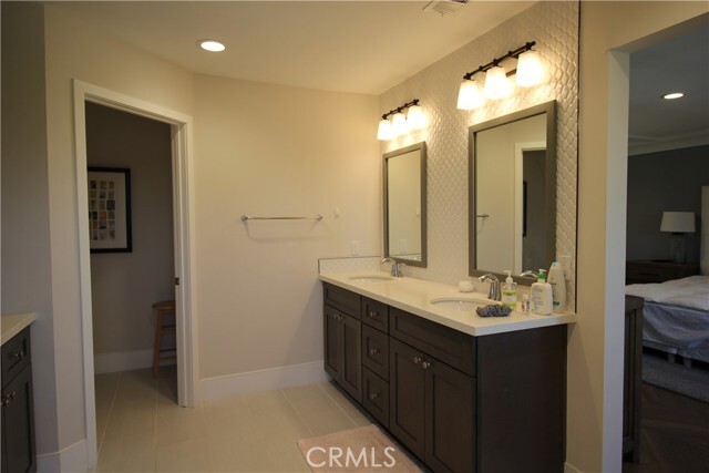 Building Photo - 15343 Lotus Cir