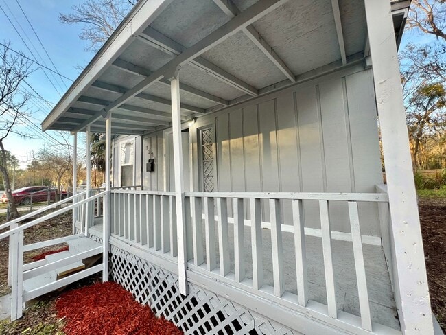 Building Photo - Newly Remodeled 3/2