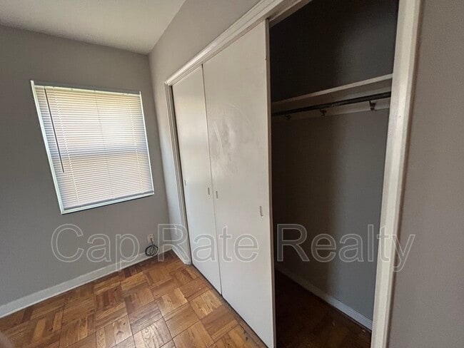 Building Photo - 107 N Hampton Rd