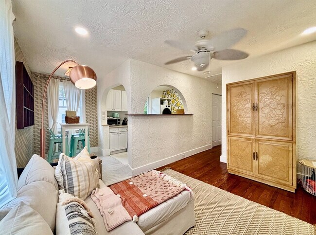 Building Photo - 446 27th St