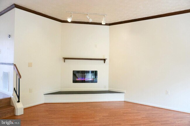 Building Photo - 9 Polk Ct