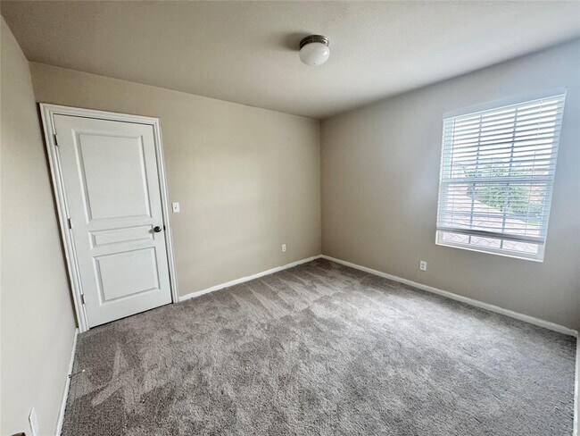 Building Photo - 13512 Kearns Dr