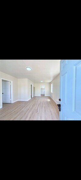 Building Photo - 5552 Lewis Ave