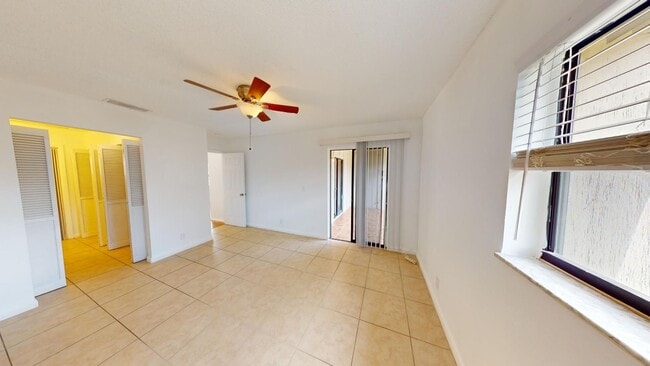 Building Photo - 1580 Montauk Dr
