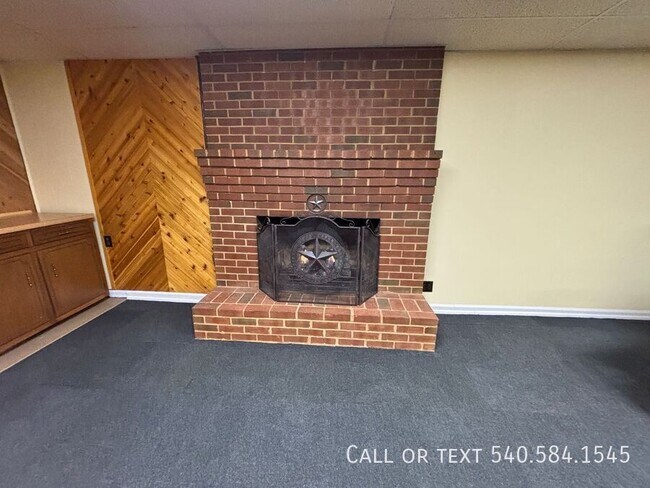 Building Photo - 136 Grimes St