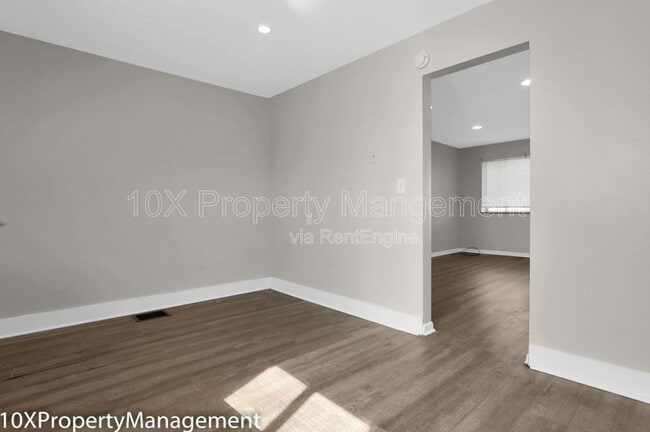 Building Photo - 3257 Cleveland Ave